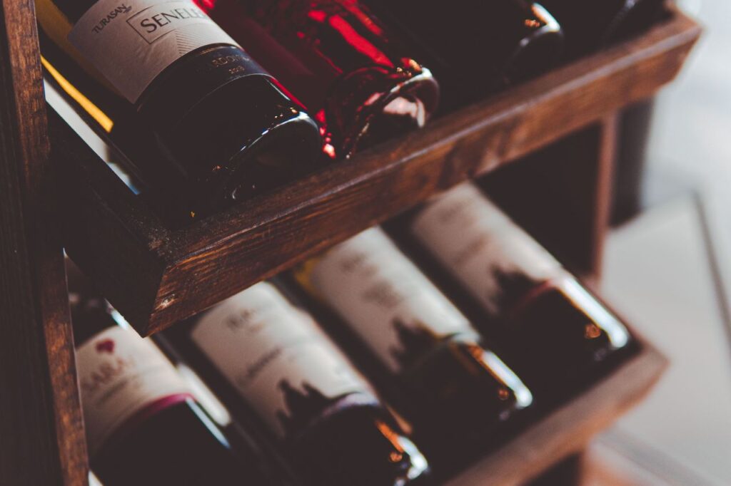 Les erreurs à éviter dans le stockage de vos vins et spiritueux